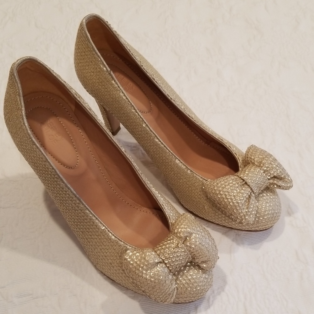 See By Chloe Gold Bow Paillettes Pumps size 7.5